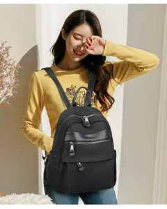 Eleganter schwarzer minimalistischer Damenrucksack für einen stilvollen Alltag