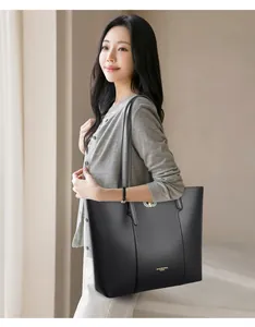 Classic black tote bag for women, large capacity shoulder bag for daily office commute
