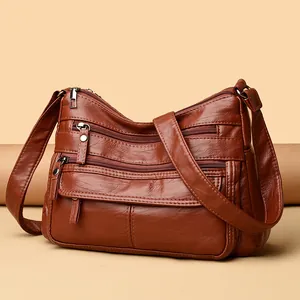 Sac à bandoulière élégant en cuir lavé marron avec multiples poches à fermeture éclair