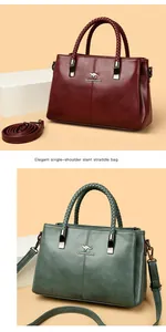 Dos elegantes bolsos de cuero en rojo y verde con asas trenzadas y herrajes metálicos
