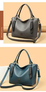 Primer plano de elegantes bolsos de hombro para mujer en colores gris y verde azulado