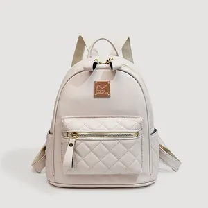 Eleganter beiger gesteppter PU-Lederrucksack für Damen mit goldenen Metallakzenten