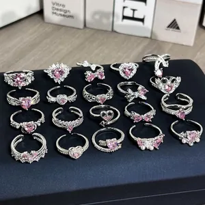Dulce Anillo Abierto de Cobre y Circonia con Forma de Corazón Rosa Romántico Ajustable Joyería de Dedo Regalo de San Valentín para Mujer