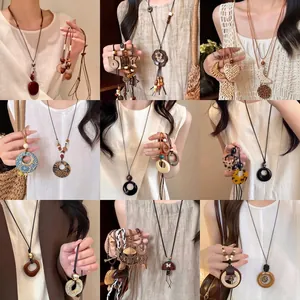 Boho-Halskette im Retro-Stil aus geflochtenem Seil mit verschiedenen Anhängern