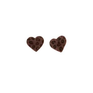 Eleganti orecchini vintage a lobo a forma di cuore con stampa leopardata dallo stile retro