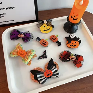 Λεπτομερής προβολή κλιπ μαλλιών Halloween με φιόγκους κολοκύθας και νυχτερίδας