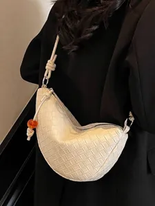Elegante bolso de hombro trenzado blanco roto con correa de cuerda anudada y cuenta naranja