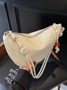 Elegante bolso bandolera blanco trenzado estilo dumpling con nudos y cuenta ámbar