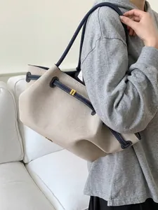 Bolso tote grande de lona con ribete azul marino para el día a día