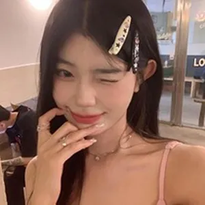 Model wearing Y2K style colorful rhinestone metal duckbill hair clips for styling