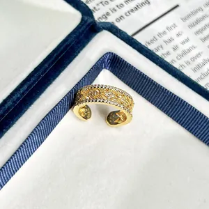 Detailansicht der französischen Vintage-Goldring mit aufwendigem Zirkonia-Pavé