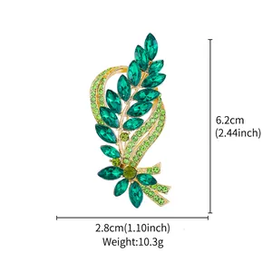 Detailansicht einer eleganten grünen Kristall-Weizenähren-Brosche mit Größe und Gewicht