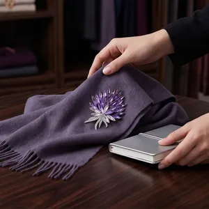 Elegante broche de ramo de cristal púrpura para abrigos, accesorio de corsage de lujo