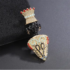Broche de chef de tribu vintage avec visage en émail noir et détails de pierres colorées