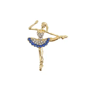 Elegante gouden ballerina broche met blauwe en witte kristallen voor alle jassen