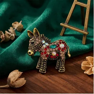 Vintage Alloy Donkey Brooch Personalized Cartoon Animal Pin With Multi Color Rhinestone Artificial Pearl Clothing Decoration Accessory