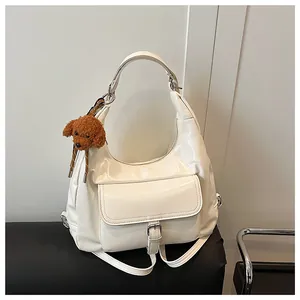 Zaino e borsa tote bianca versatile di grande capacità con ciondolo a cane