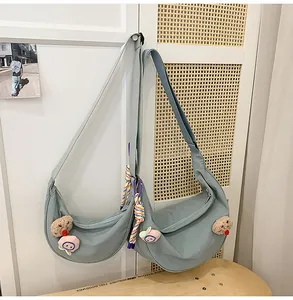 Sac à bandoulière décontracté en nylon en forme de demi-lune bleu-gris
