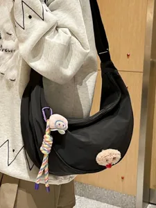 Sac à bandoulière décontracté en nylon noir en forme de ravioli pour les étudiants.