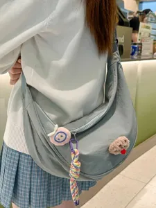 Sac bandoulière en nylon bleu clair style dumpling pour usage quotidien et étudiants