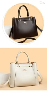 Vista detallada de elegantes bolsos de cuero texturizado en colores marrón y blanco crema.
