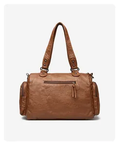 Vista trasera del bolso de mano vintage de cuero sintético marrón con varios bolsillos