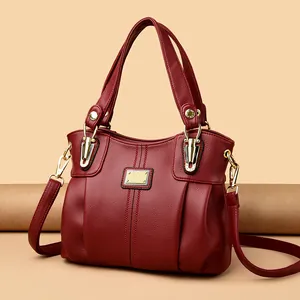 Elegante bolso de mano en cuero burdeos de gran capacidad con detalles dorados