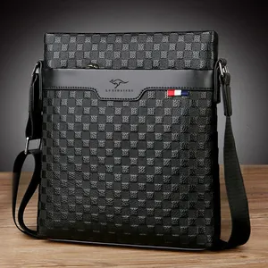 Sacoche bandoulière en cuir véritable noir avec motif à damier classique pour homme.