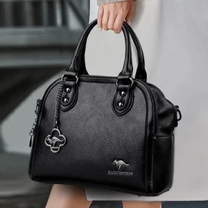 Elegante Borsa a Conchiglia da Donna in Pelle PU con Motivo Litchi Borsa a Tracolla alla Moda con Charm a Forma di Canguro Borsa da Spalla Urbana