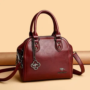 Elegante borsa a mano in pelle sintetica bordeaux con manico e tracolla regolabile