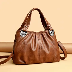 Bolso de hombro grande y elegante de cuero marrón fruncido con asas superiores