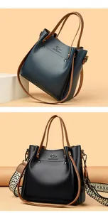 Vista detallada de bolsos de cuero de moda en azul y negro con correas anchas únicas.