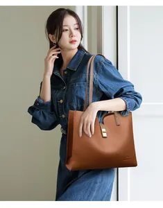 Sac cabas élégant en cuir marron avec boucle en métal pour femme