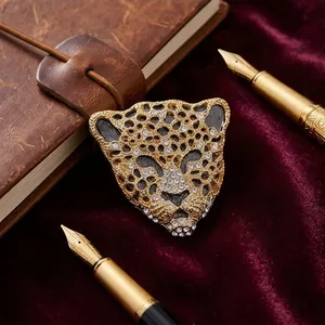 Vintage Leopardkopf-Brosche mit Kristallen für Herrenanzug-Accessoires auf Samt