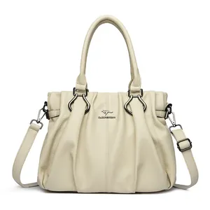 Elegante bolso de mano crema para mujer con diseño de cuero plisado y correa