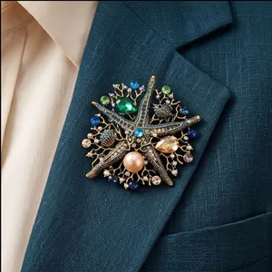 Elegante broche de estrella de mar vintage con cristales de colores y perla para traje