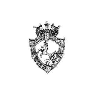 Spilla a scudo in argento vintage con corona e unicorno per abiti uomo