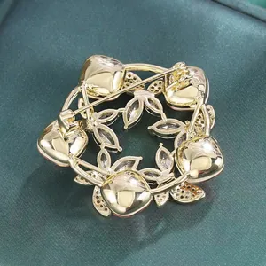 Schmetterlingsbrosche mit Zirkonia, 14k Goldbeschichtung, Rückansicht der Anstecknadel