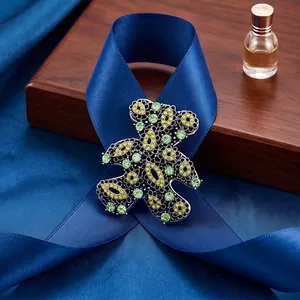 Vintage Hollow Teddy Bear Brooch Alloy Rhinestone Animal Lapel Pin For Women Anti-Exposure Fixed Brooch Clothing Jewelry Accessories