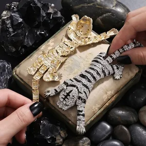 Heavy-duty exaggerated long tiger brooch with rhinestones for clothing and shawls.