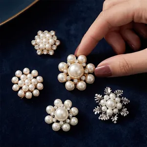 Elegant Alloy Artificial Pearl Flower Brooch For Women Shiny Rhinestone Snowflake Suit Pin Banquet Wedding Corsage Fashion Jewelry