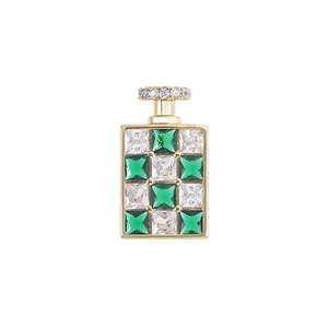 Luxe messing parfumflesje broche met smaragdgroene en heldere zirkonia steentjes