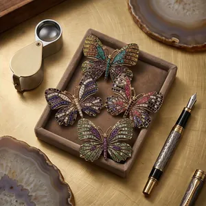 Elegante Spilla a Farfalla in Lega per Donna Con Strass Colorati Intarsiati Insetto Pin Vintage Moda Smalto Accessorio per Abbigliamento Gioielli Regalo