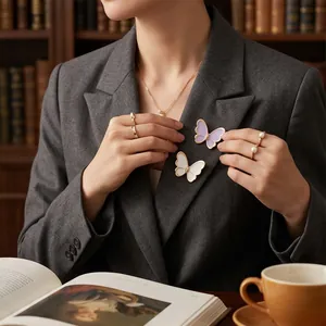 Spille a farfalla eleganti su blazer, smaltate, accessorio molto raffinato e dolce