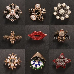 Vintage Elegant Rhinestone Brooch Pin For Women Alloy Artificial Pearl Floral Star Animal Badge Brooches Clothing Accessory Jewelry Gift