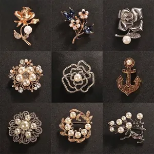 Fashion Alloy Artificial Pearl Flower Brooch For Women Vintage Rhinestone Plant Shape Suit Pin Elegant Jewelry Accessory Gift