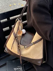 Bolso retro bicolor de gran capacidad, versátil para hombro o mochila, estilo vintage.