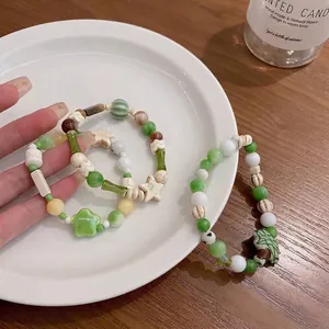 Elegantes pulseras de cuentas de cerámica blanca y verde macarrón con motivos florales a mano