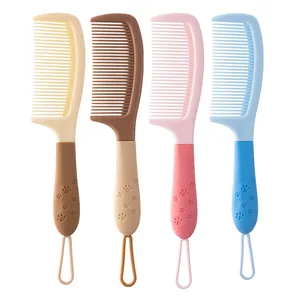 Quatre peignes colorés avec poignées à empreintes de pattes et boucles pour enfants.