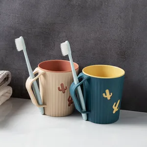 Set di moderni bicchieri per spazzolini da denti a tema cactus con supporti integrati